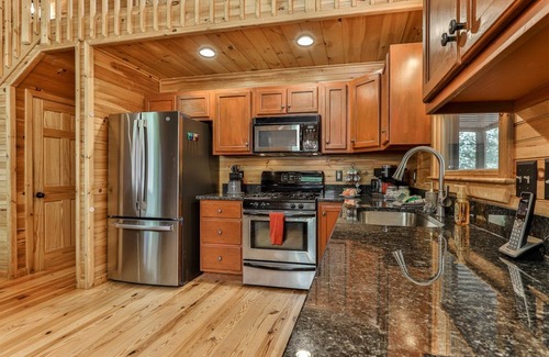 Cashes Valley Cabin | Blue Ridge Creek Retreat