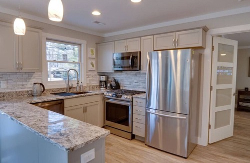 Lake Toxaway Cabin | Blue Ridge Hideaway at Lake Toxaway w/Hot Tub