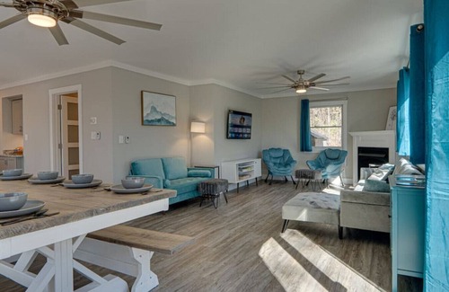 Lake Toxaway Cabin | Blue Ridge Hideaway at Lake Toxaway w/Hot Tub