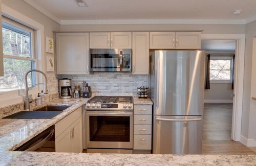 Lake Toxaway Cabin | Blue Ridge Hideaway at Lake Toxaway w/Hot Tub