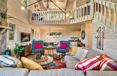 Morganton Ski Chalet | Blue Ridge Luxury Cabin - Views, Hot Tub & Firepit