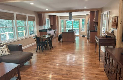 Boone House | Blue Ridge Pkway:Chef kitchen,Fenced YardPlayground,Hottub,5bdrms, 4public rooms