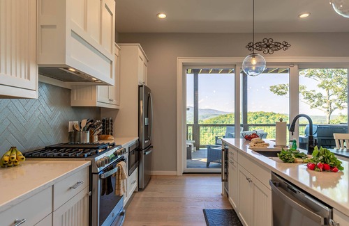 Lenoir House | Blue Ridge Sanctuary at Blue Ridge Mountain Club - hot tub, 3 king suites and great views!