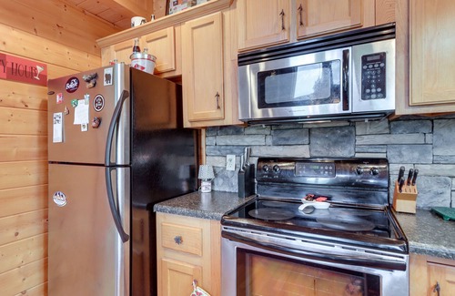 Foxfire Estates Cabin | Blue Ridge Vacation Rental w/ Decks & Views!
