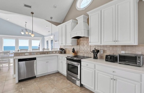 North Topsail Beach House | Blue Skies - Oceanfront - Hot tub - Community Pool