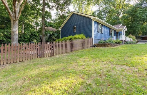 Black Mountain House | Blue Sky Bungalow