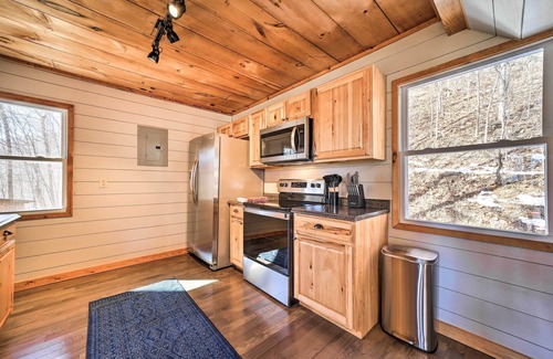 Canton Cabin | 'Blue Sky Cottage:' Romantic Retreat w/Mtn Views!