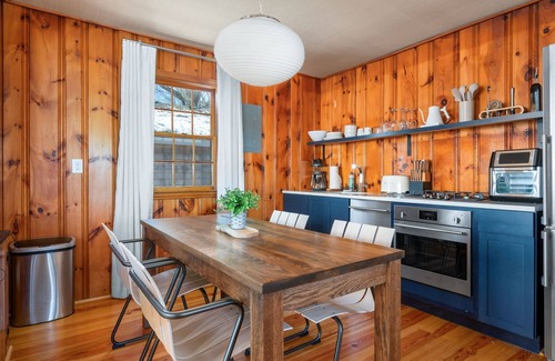 Dennis Port Cottage | Blue Sky Retreat – Cozy, Central & Walk to Beach