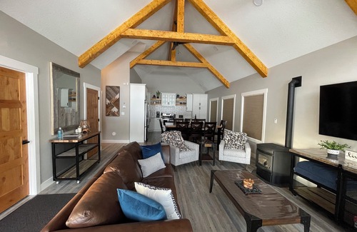 Valemount Bed & Breakfast | Blue Sky Valemount Cabin Your home away from home , your search is over!