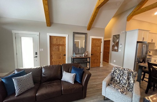 Valemount Bed & Breakfast | Blue Sky Valemount Cabin Your home away from home , your search is over!