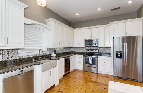 Caribbean Isle House | Blue Sound: Gorgeous LARGE, PRIVATE HOME in Gated Beach Community