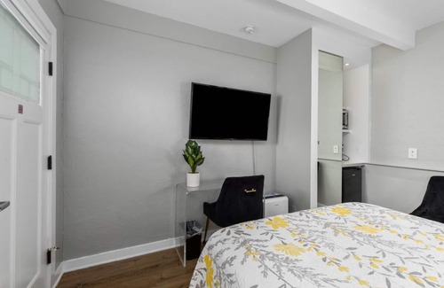 Douglas Hotel | Blue Star Motel #9 - Studio Hotel, Sleeps 2