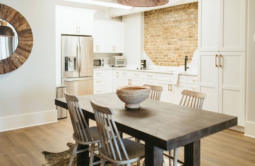 Maryville Apartment | Blue Suede Shoes Suite