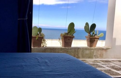 Porto Tricase Ski Chalet | BLUE SUITE COTTAGE ON THE SEA IN THE CREEK SWIMMING POOL (shared)