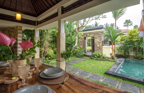 Peliatan Villa | Blue Swing Villa with 3BR and Spacious Pool