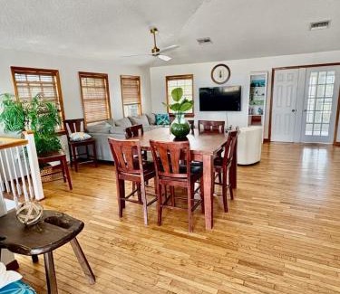 Melbourne Beach House | Blue Tropical Haven Romantic Oceanfront Escape - unit 9
