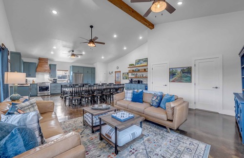Burnet House | Blue Truck Ranch-6 Acres 3 Cottages FIRE PIT!