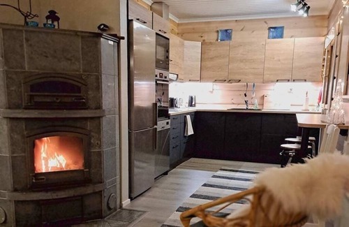 Hiukkajoki House | Blue vacation home