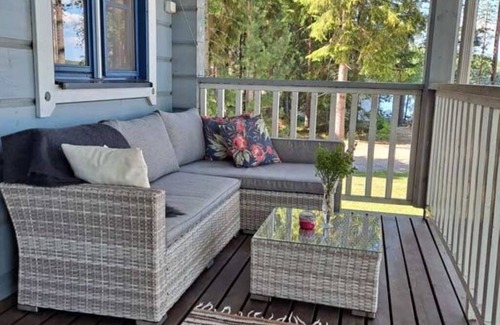 Hiukkajoki House | Blue vacation home