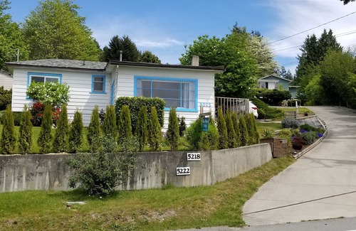 Selma Park Cottage | Blue Waters Cottage - Romantic, Hot Tub, View