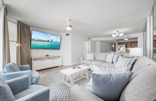 Ocean Drive Condo | Blue Wave Retreat – Stunning Oceanfront Condo w Indoor-Outdoor Pool & Lazy River