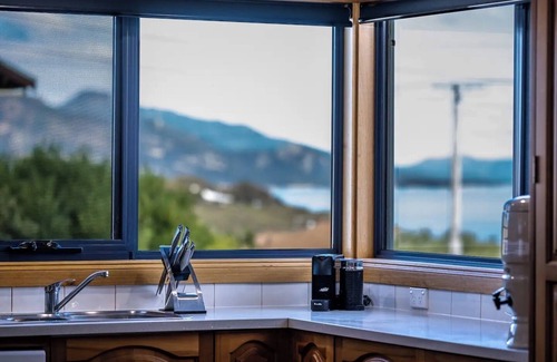 East Coast Tasmania House | Blue Waves - Freycinet