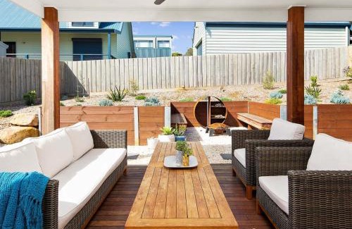 Smiths Beach House | Blue Waves