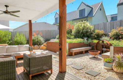 Smiths Beach House | Blue Waves
