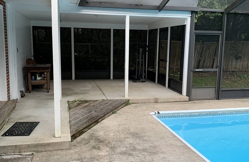 Tallahassee House | Blue Wonder Cozy Convenient w Pool