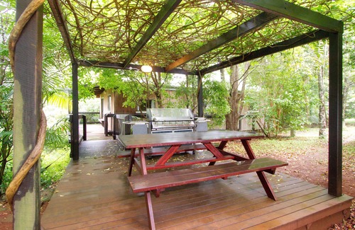 England Creek Cottage | Blue Wren Cottage: Mt Glorious Getaways