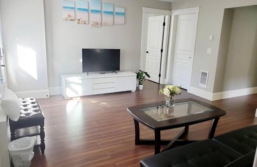 Regional District of Nanaimo Apartment | BlueBack BeachFront 2-Bedroom Private Apartment