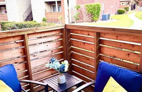 Astrodome Apartment | Bluebeam 1 Bed near Medical Center & NRG with Pool