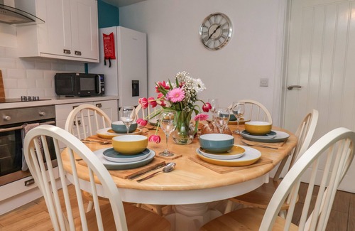Flamborough House | BLUEBELL COTTAGE, pet friendly, with a garden in Flamborough