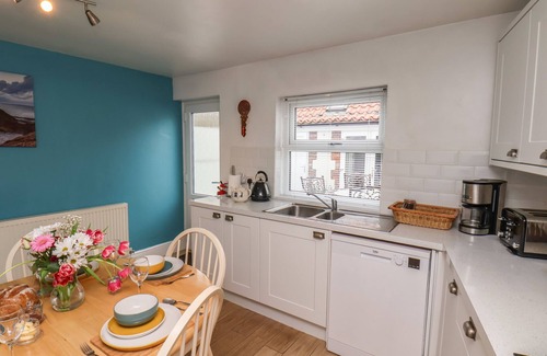 Flamborough House | BLUEBELL COTTAGE, pet friendly, with a garden in Flamborough
