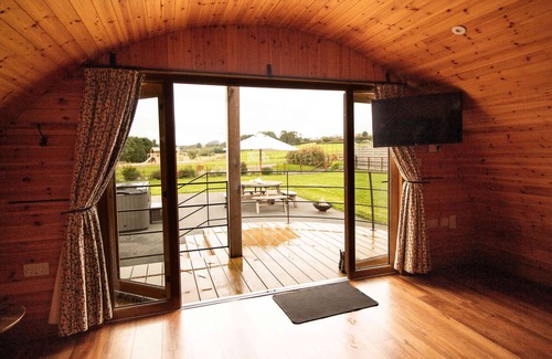 St Harmon Cottage | Bluebell - Glamping Pod with Hot Tub Sleeping 4, Pet friendly