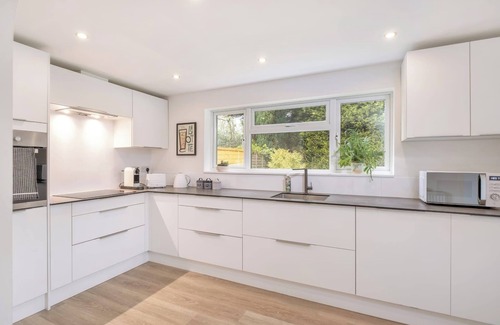 Peterborough House | Bluebell House - Sleeps 5 - Garden - Parking