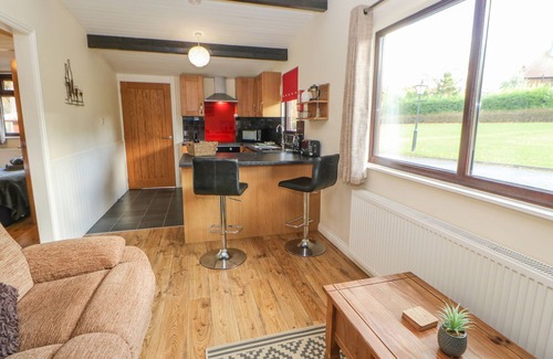 Saltburn-by-the-Sea Cottage | BLUEBELL LODGE, pet friendly, with a garden in Saltburn-By-The-Sea