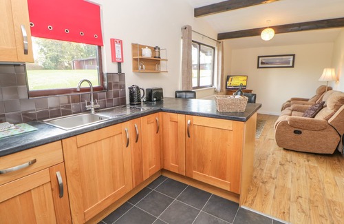 Saltburn-by-the-Sea Cottage | BLUEBELL LODGE, pet friendly, with a garden in Saltburn-By-The-Sea