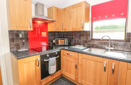 Saltburn-by-the-Sea Cottage | BLUEBELL LODGE, pet friendly, with a garden in Saltburn-By-The-Sea