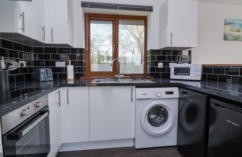 Brean Cottage | BLUEBELL LODGE, MEADOW VIEW LODGES, pet friendly in Brean