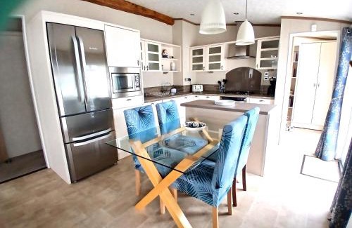 Skegness Resort | Bluebell Luxury 2 Bedroom Lodge - a perfect couples retreat at Southview overlooking a pond