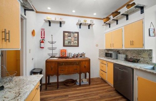 Belle Fourche House | Bluebelle SD Historic Vacation Home - Sleeps 10 - Perfect for Family & Friends