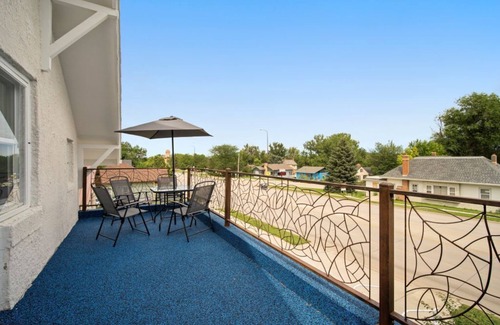 Belle Fourche House | Bluebelle SD Historic Vacation Home - Sleeps 10 - Perfect for Family & Friends