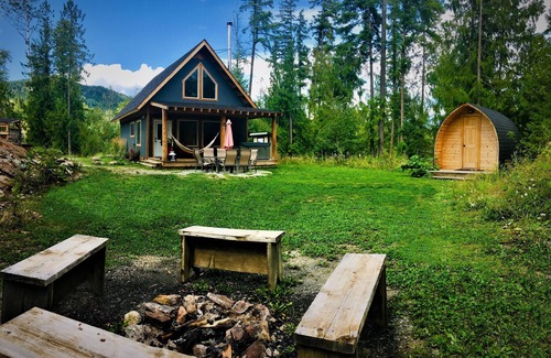 Salmon Arm Ski Chalet | Bluebird Chalet- Chalet One