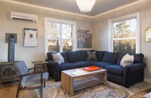 Old Bend House | Bluebird Day - Fuller Cottage