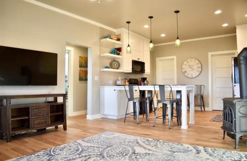 Old Bend House | Bluebird Day - Fuller Cottage