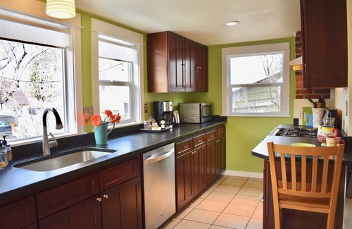 Old Bend House | Bluebird Day - Jefferson Cottage