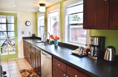 Old Bend House | Bluebird Day - Jefferson Cottage