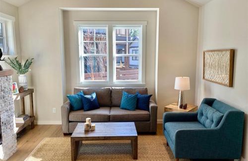 Century West House | Bluebird Day - River Trail House