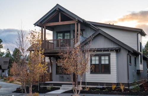 Century West House | Bluebird Day - Wild River Getaway
